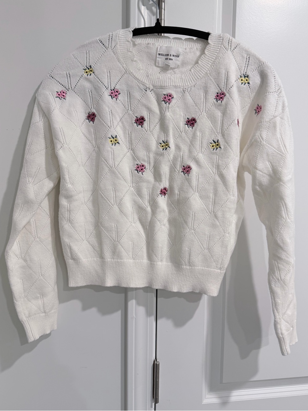 Willow & Wind White Floral Embroidered Knit Sweater